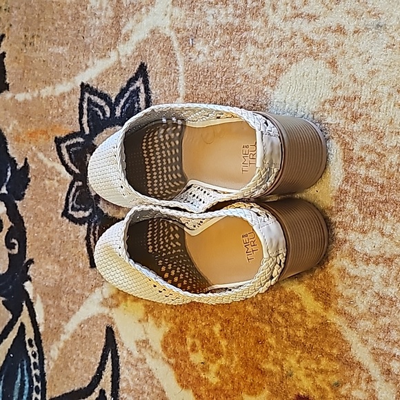 Healed clogs - Picture 3 of 4